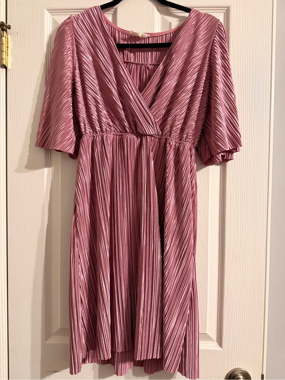 Bella Ella Pleated V-Neck Short Sleeve Dress - Shimmery Pink Size L